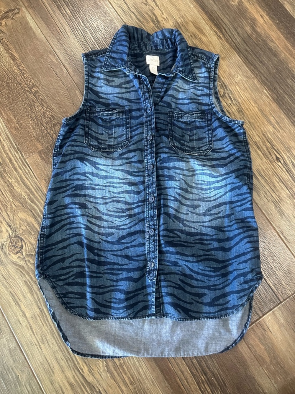 Chico's Rylie Denim Zebra print sleeveless button-down shirt women’s 0 XS summer